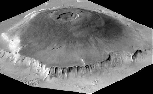 Její vrcholek tvoří nejméně 6 překrývajících se kalder (kráterů) a jejich částí, dokládajících bohatou geologickou historii vulkánu.
