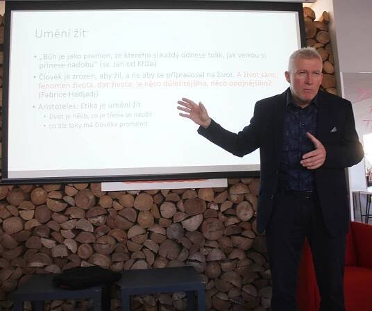 Umění žít? Lidé jsou jazýčkem na misce vesmírných vah, říká Marek Orko Vácha
