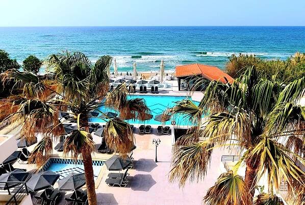 pool &sea view