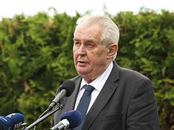 Zemana v Úholičkách u Prahy přivítali příznivci i odpůrci
