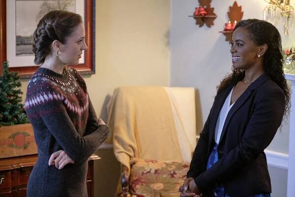 Laura Osnes, Krystal Joy Brown - Nevšední královské Vánoce - Z filmu