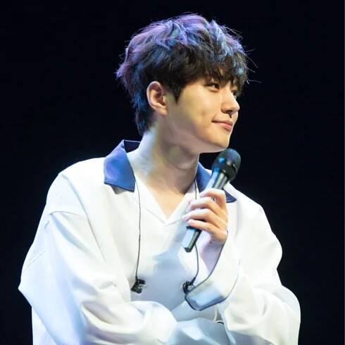 Kim Myung Soo (L) 9