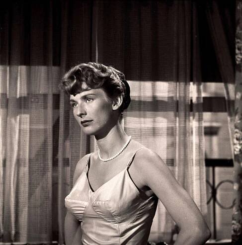 Cloris Leachman In &Amp;Quot;The Brownstone Incident&Amp;Quot; Episode Of &Amp;Quot;The Frank Sinatra Show,&Amp;Quot; 1958.
