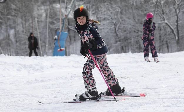 Ideální lyžovačka v Tašově. Přírodní sníh, slunce a žádné fronty u vleku