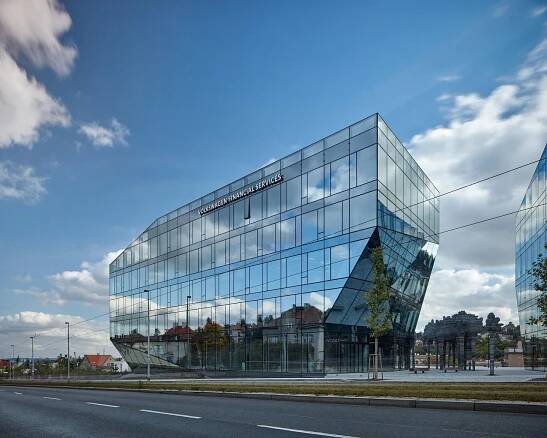 Administrativní centrum jako výtvarné dílo. Komplex za 3,5 miliardy nad stanicí metra Bořislavka připomíná krystaly