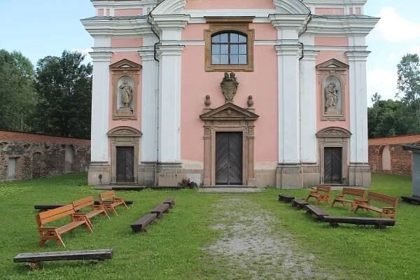 Soubor:Město Libavá, Stará Voda, kostel sv. Anny a sv. Jakuba (2019-08-15; 03).jpg – Wikipedie