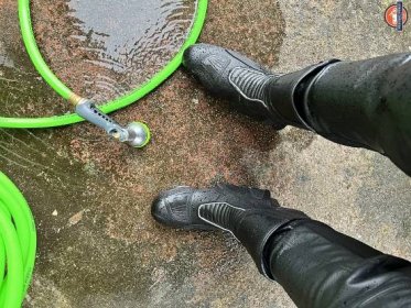 Kronox Lanin Motorcycle Boots "Feet In" Review - webBikeWorld