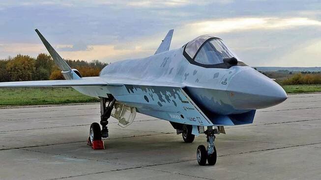 Rusko letos představí dva prototypy Su-75 Checkmate. Jednoho z největších propadáků, jaký se kdy rozhodlo vyvinout
