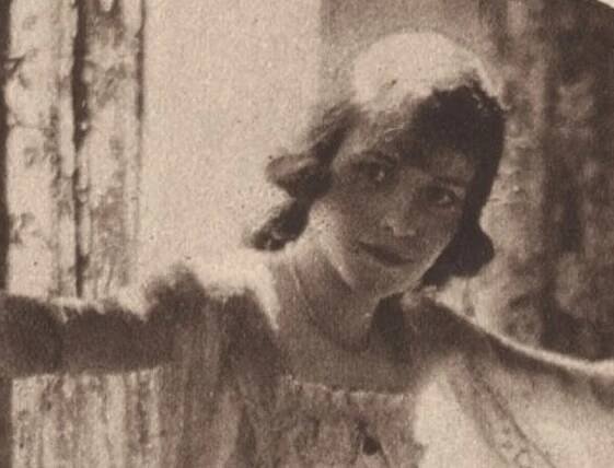 Adele Astaire in white dress is looking at side - 1918