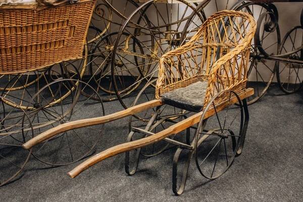 Galerie | Muzeum starožitných kočárků, panenek a patentních listin v Náchodě