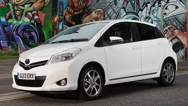 Ojetá Škoda Fabia nebo raději Toyota Yaris III. generace?