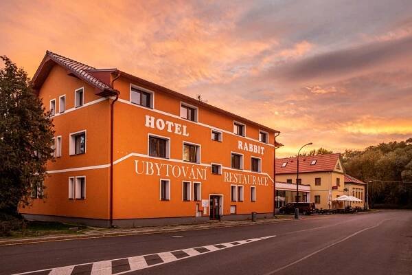 Ubytování v srdci kraje Blanických Rytířů - Hotel Rabbit