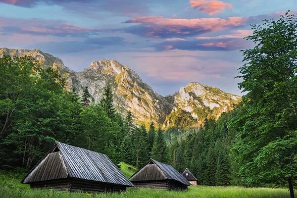Úžasný výhled na Tatry v údolí Polany v Polsku. — Stock obrázek