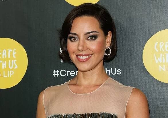 Aubrey Plaza: ‘I Fall In Love With Girls and Guys. I Can’t Help It’
