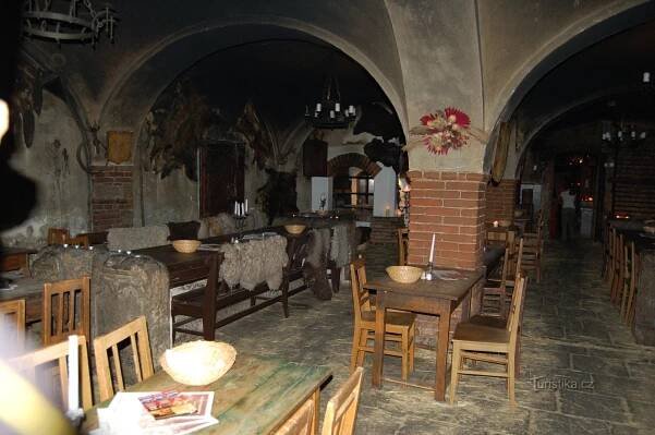 V krčmě
