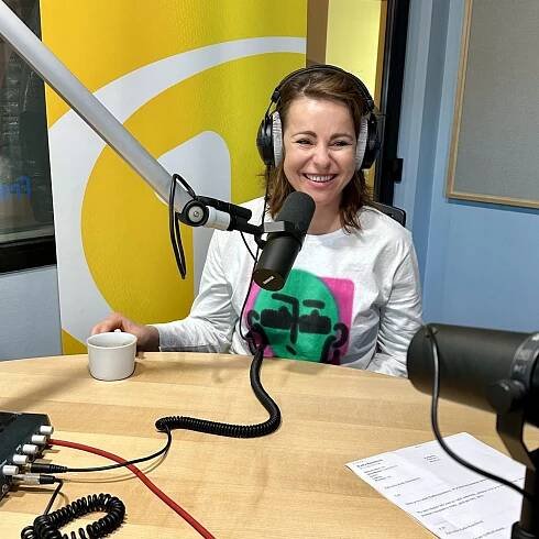 Katarína Knechtová: Poslouchat vinyl z opravdu dobrých repráků je, jako by Pink Floydi byli s vámi v místnosti | Host Frekvence