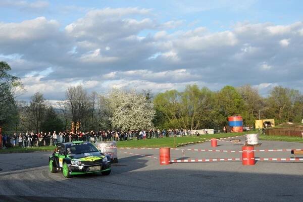 Úvodní automobilový závod sezony Valašskou Rally ovládl Erik Cais