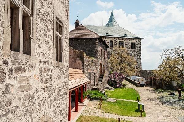 Rekord na Kunětické hoře. Opravený hradní palác už přilákal tisíce turistů