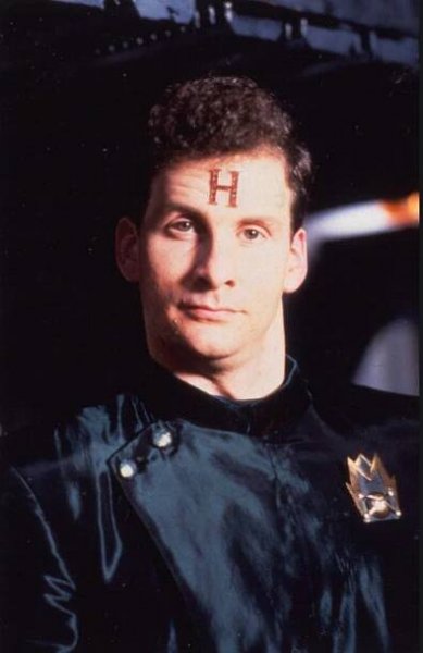 FOTO: Chris Barrie jako Arnold Rimmer v seriálu Červený trpaslík. – stránka 20