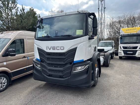 IVECO S-WAY AD260S46Y/PS 4500mm SKLADOM - Procar
