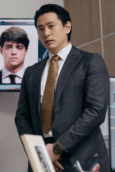 Teo Yoo as Jang Kyun Kim in Episode 202 of The Recruit.