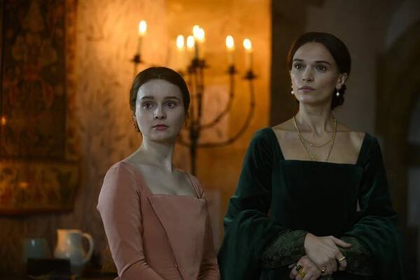Lola Petticrew, Anna Brewster - Anne Boleyn - Episode 1 - Z filmu