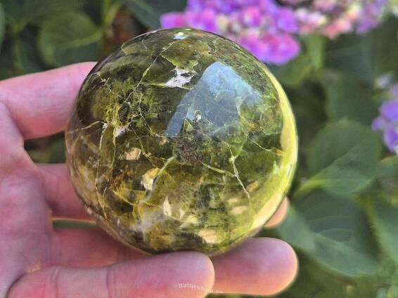 Opál zelený koule Ø68mm Madagaskar 377g - naturshop.cz