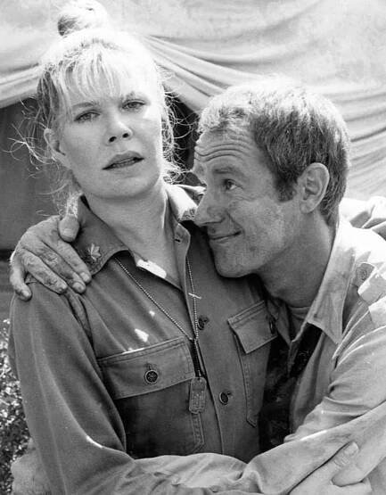 Soubor:MASH Loretta Swit Mike Farrell 1976.JPG – Wikipedie