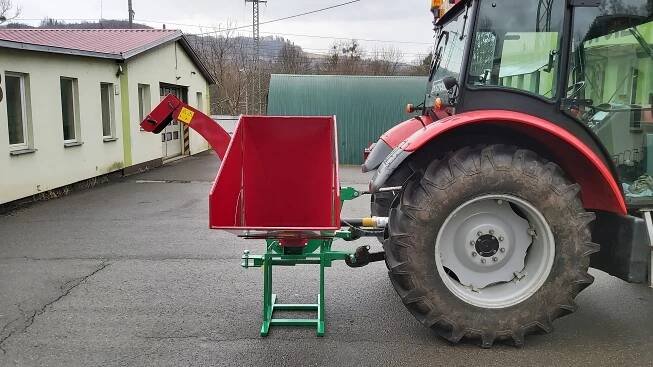 Štěpkovače za traktor / malotraktor PIRANA s připojením vlečky