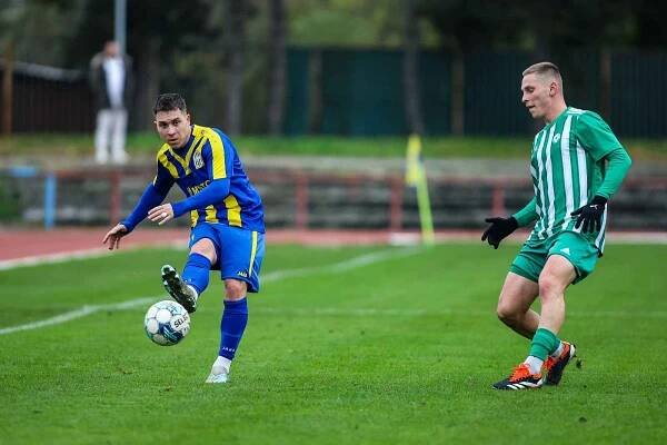 Fotbalisté FK Neratovice-Byškovice prohráli v 15. kole 4. ČFL B s vedoucím Meteorem Praha 0:1