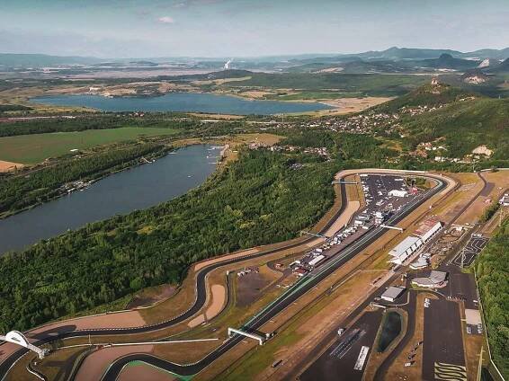 Nechcete vlastní závodní okruh? Autodrom v Mostě je totiž na prodej