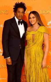 Beyoncé Knowles is significantly shorter than her husband Jay-Z, who stands at 6 feet 1.5 inches (186.7 cm), making him approximately 7.9 inches (about 20 centimeters) taller than her