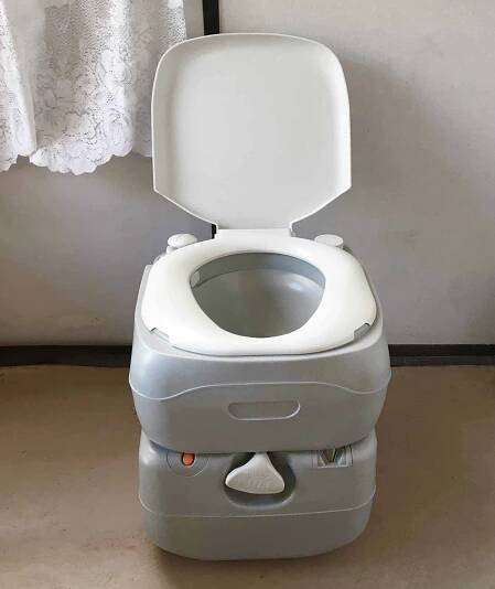 jak vybrat přenosné wc na chatu