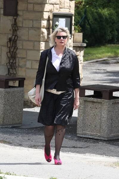FOTO: Marika Procházková na pohřbu Hany Kučerové. – stránka 6