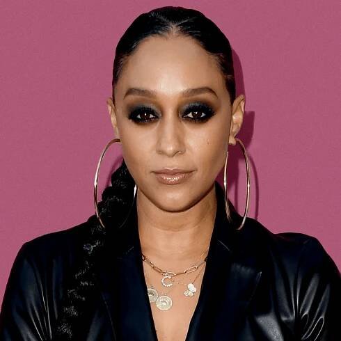 Tia Mowry Really Popped Off With These Blue-Streaked Braids — See Video
