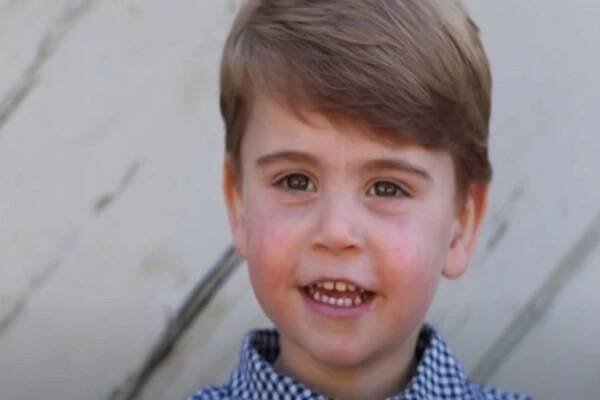 Princ Louis oslavil páté narozeniny: Jeho maminka princezna Kate zveřejnila nové fotografie - Zivot