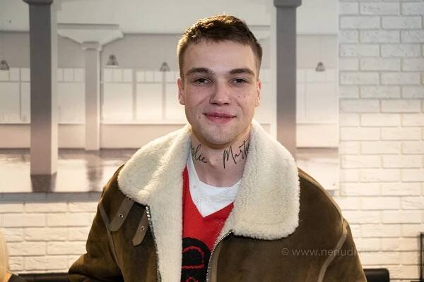 Mikolas Josef vydává single “Colorado”, klip se natáčel v poušti poblíž Las Vegas v Nevadě | Nenudimese.cz