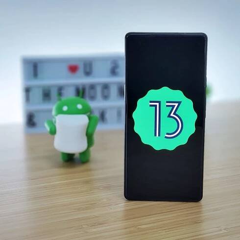 Android 13 is officially here. Only if you have the right kind of phone, that is
