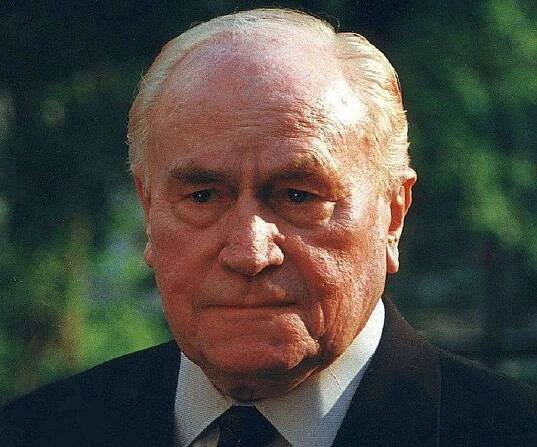 E. G. Marshall Biography - Facts, Childhood, Family Life & Achievements