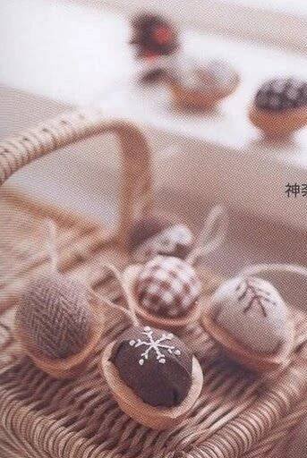 there are many small cookies in the basket