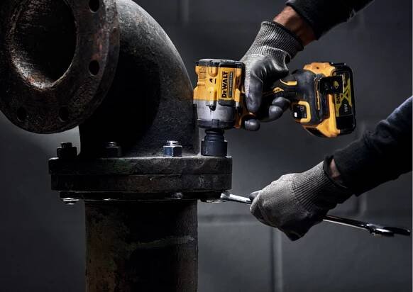DeWALT DCF922P2T 2x 5,0 Ah + nabíječka + kufr