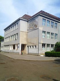 nejmodernější budova základní školy, kterou jsme na Zakarpatí viděli