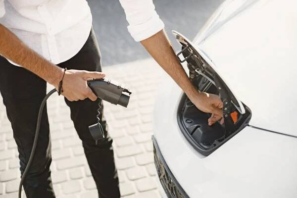 Plug-in hybrid: Jak funguje a proč by vás mohl zajímat?