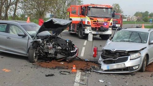 Čelní srážka u Unčovic: opilý šofér "sestřelil" auto v protisměru
