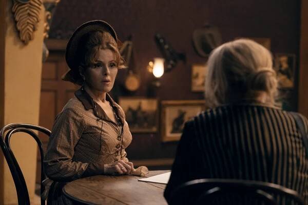 High Desert - Kývnutí není pozdrav - Z filmu - Bernadette Peters
