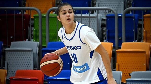 Vřískot! Školáci zaplnili chomutovskou halu a z basketbalu s USK udělali show - iDNES.cz