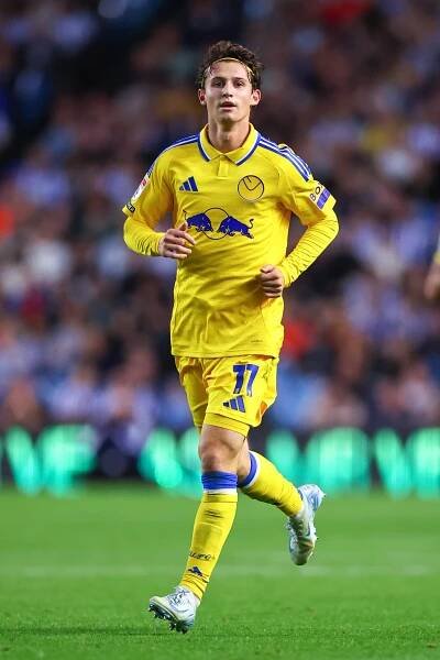 Brenden Aaronson of Leeds United in a soccer match.