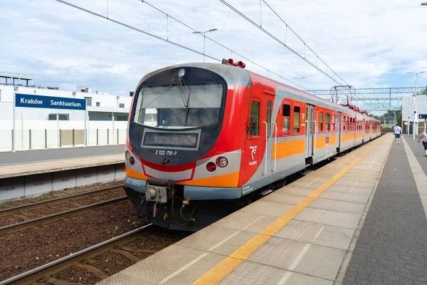 POLSKÝ ŽELEZNIČNÍ DOPRAVCE POLREGIO BUDE INVESTOVAT DO MODERNIZACE A NÁKUPU VOZIDEL - MZV