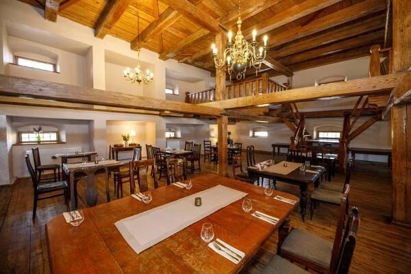 Dvůr Pecínov Hotel Benesov (Central Bohemian)