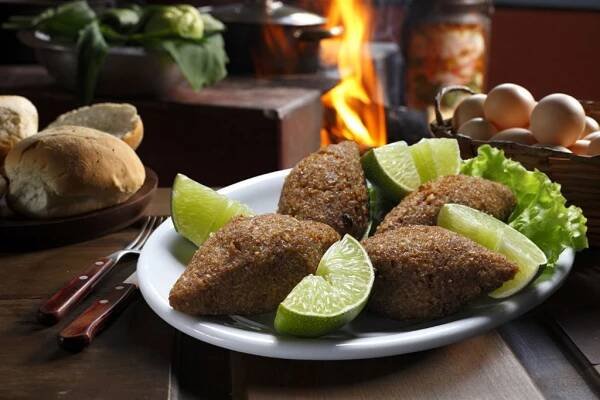 Tradiční libanonské jídlo kibbe — Stock obrázek
